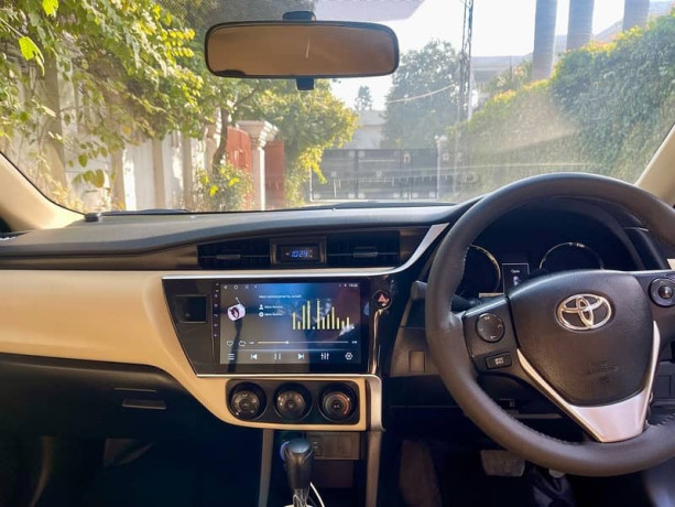 toyota-corolla-altis-16-automatic-big-15