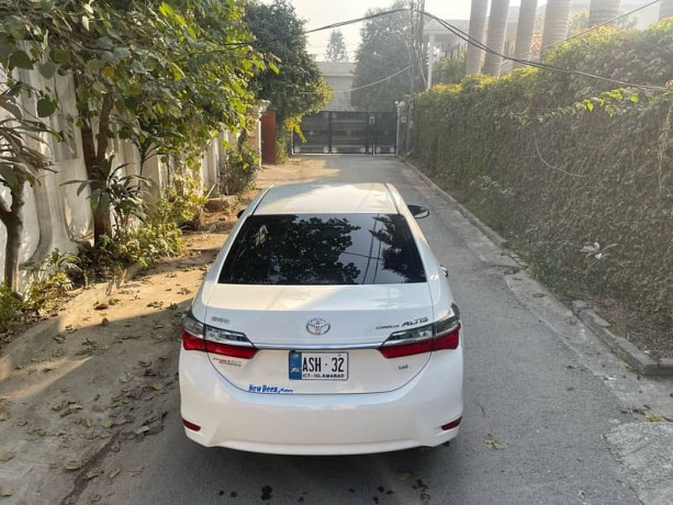 toyota-corolla-altis-16-automatic-big-13