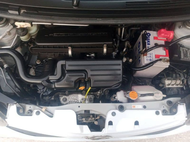 daihatsu-mira-2016-big-7