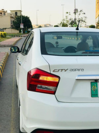 honda-city-aspire-2017-big-11