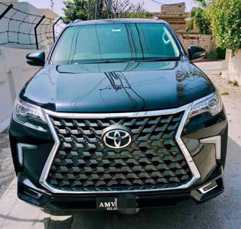 toyota-fortuner-2019-big-1