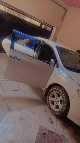 toyota-corolla-gli-2009-big-3