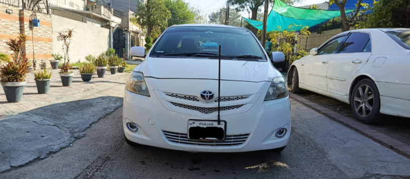 toyota-belta-available-for-sale-big-0