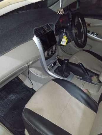 toyota-corolla-gli-2013-big-7