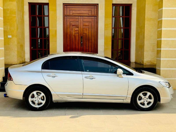 honda-civic-vti-2009-big-15