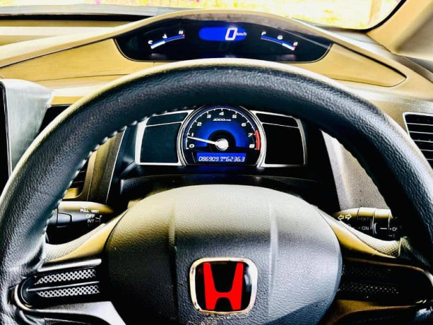 honda-civic-vti-2009-big-7