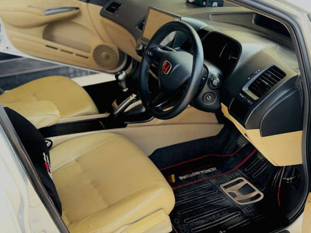 honda-civic-vti-2009-big-9