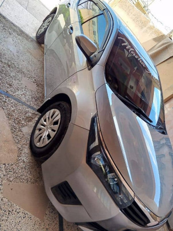 toyota-corolla-gli-2015-big-0