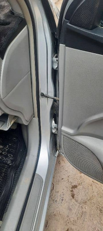 toyota-corolla-axio-2007-big-10