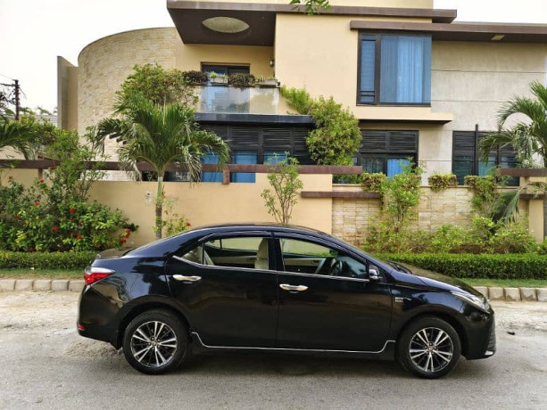 toyota-corolla-altis-16cc-model-2018aug-original-black-beauty-big-3