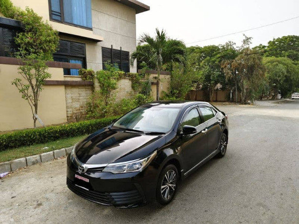 toyota-corolla-altis-16cc-model-2018aug-original-black-beauty-big-2