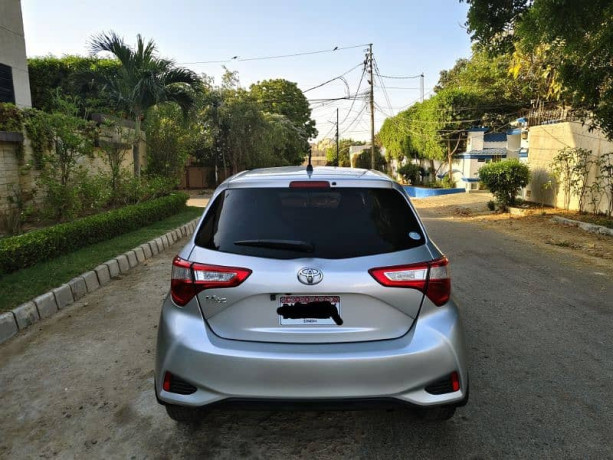 toyota-vitz-f-10-safety-edition-111-push-start-model-201823-b2b-big-4