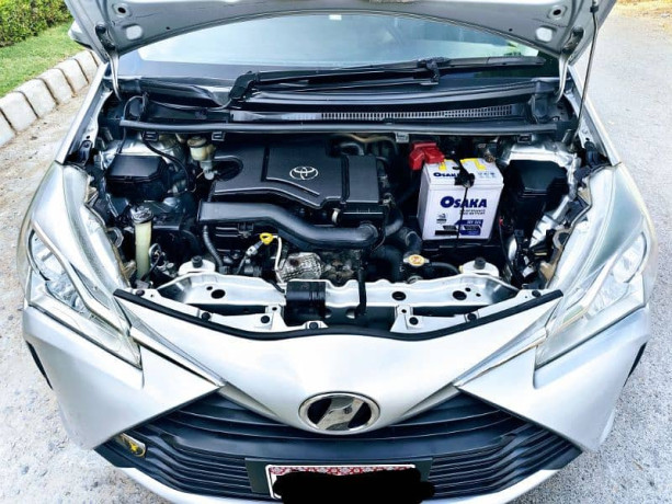 toyota-vitz-f-10-safety-edition-111-push-start-model-201823-b2b-big-6