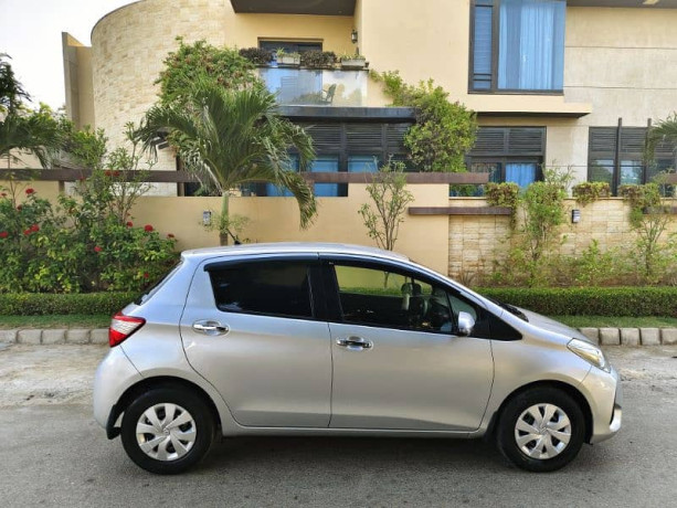 toyota-vitz-f-10-safety-edition-111-push-start-model-201823-b2b-big-5