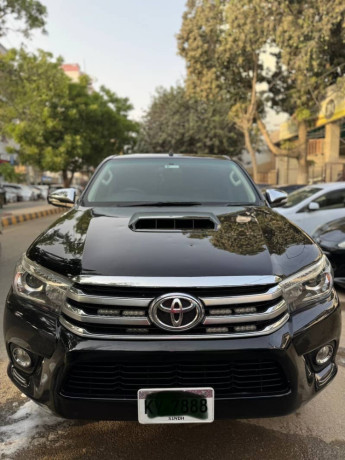 toyota-revo-2017-big-0