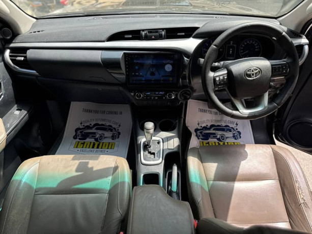 toyota-revo-2017-big-8