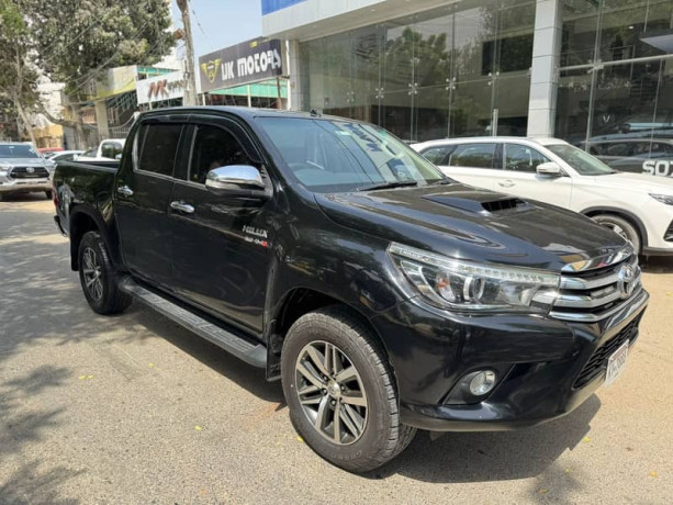 toyota-revo-2017-big-4