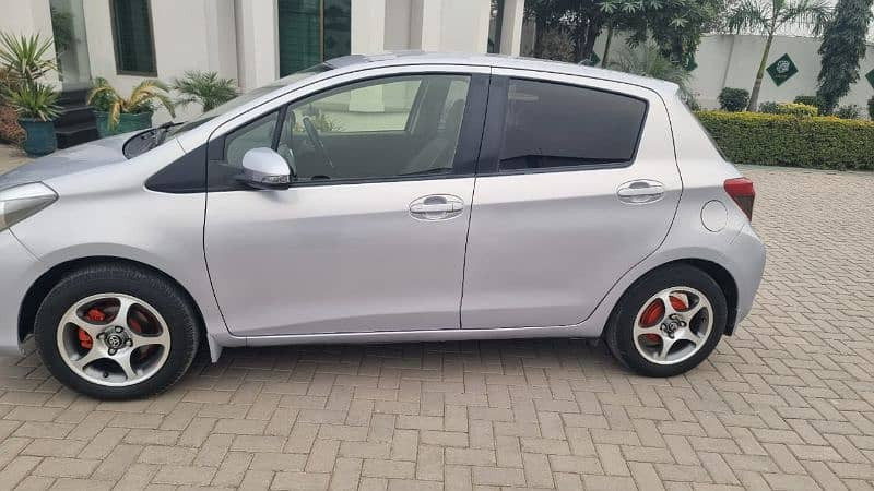 toyota-vitz-2016-big-6
