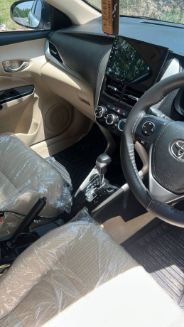 toyota-yaris-2021-13-cvt-i-ativ-big-10