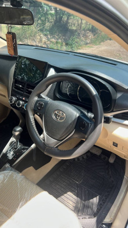 toyota-yaris-2021-13-cvt-i-ativ-big-15