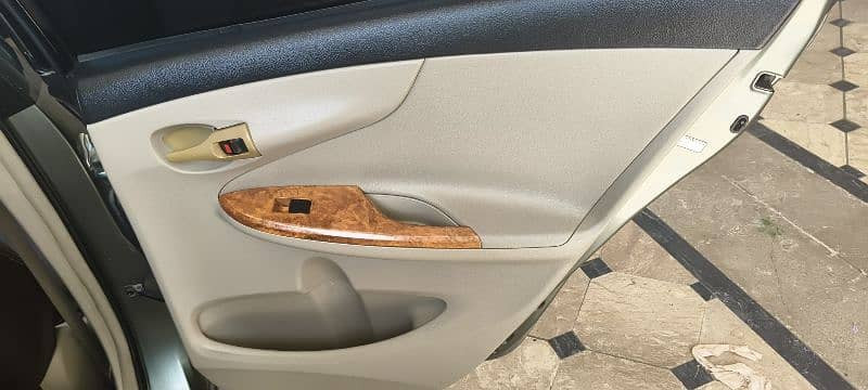 toyota-corolla-altis-2012-big-6