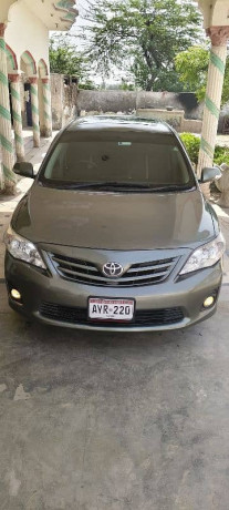 toyota-corolla-altis-2012-big-9