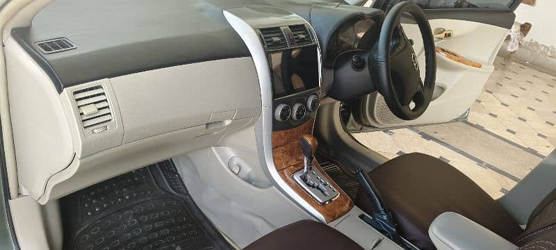 toyota-corolla-altis-2012-big-4