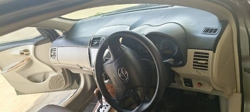 toyota-corolla-altis-2012-big-8