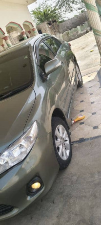 toyota-corolla-altis-2012-big-10