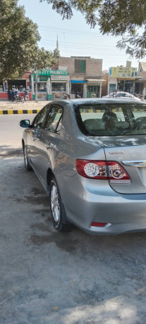 toyota-corolla-gli-2011-big-6