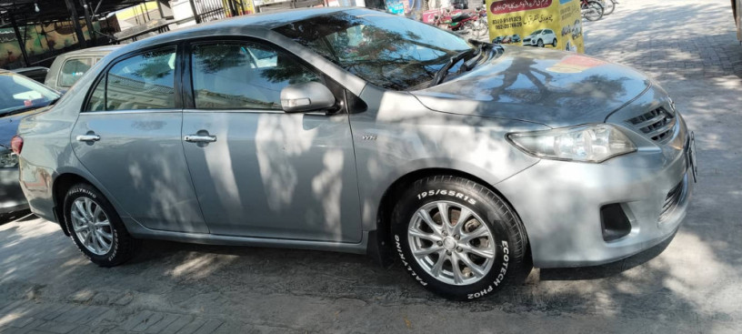 toyota-corolla-gli-2011-big-1