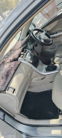 toyota-corolla-gli-2011-big-2