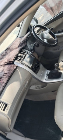 toyota-corolla-gli-2011-big-4