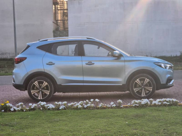 mg-zs-ev-electric-car-big-1