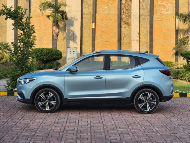 mg-zs-ev-electric-car-big-5