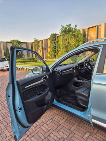 mg-zs-ev-electric-car-big-7