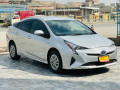 2018-prius-small-0