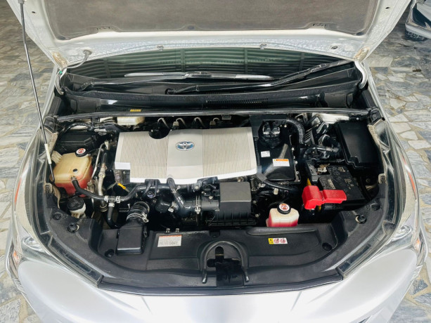 2018-prius-big-8