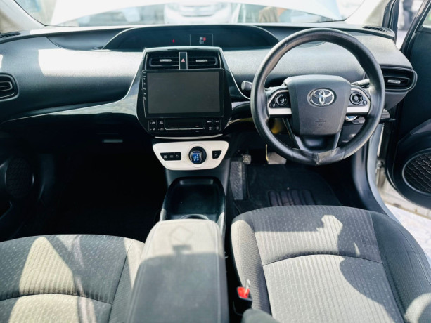 2018-prius-big-6