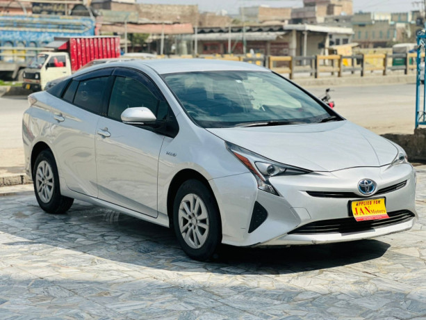 2018-prius-big-0