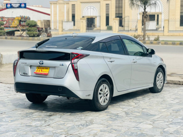 2018-prius-big-1