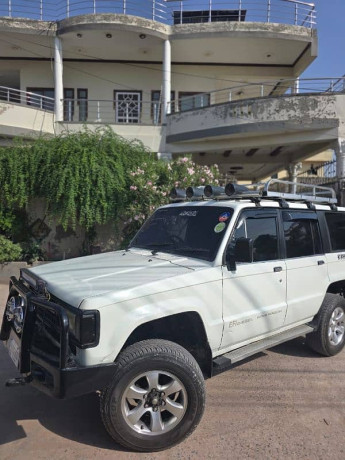 isuzu-trooper-1980-big-1