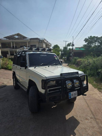 isuzu-trooper-1980-big-0