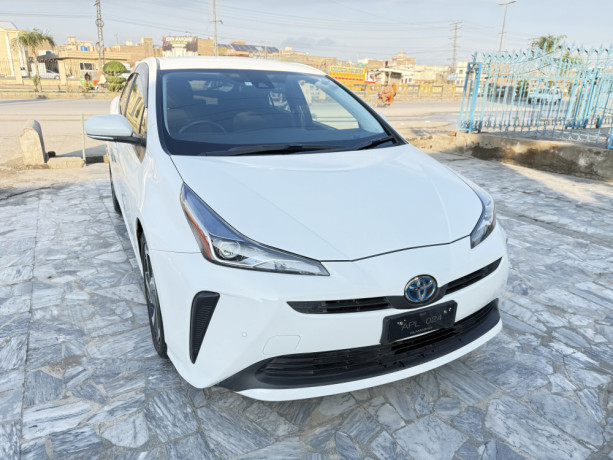 2020-prius-big-0