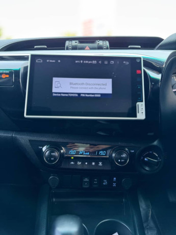 toyota-hilux-rocco-2021toyotahiluxrocco2021-big-14