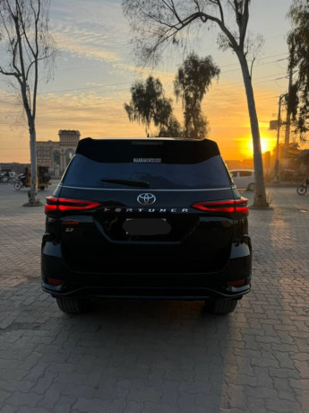 toyota-fortuner-27-g-2018-big-2
