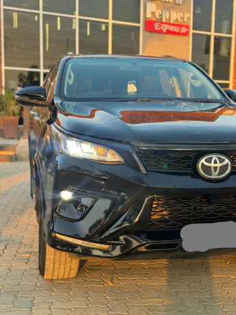 toyota-fortuner-27-g-2018-big-0