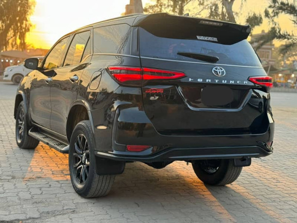toyota-fortuner-27-g-2018-big-3