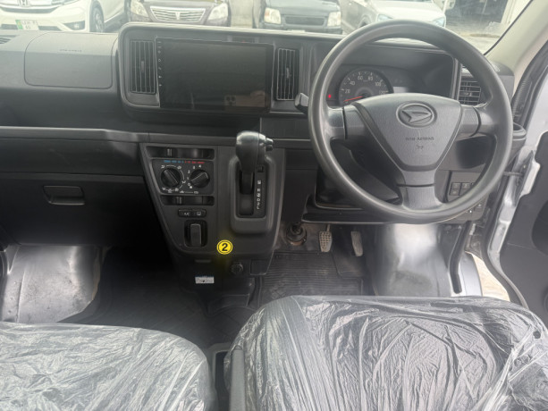 2021-hijet-big-3