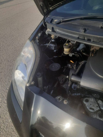 toyota-vitz-2010-big-10